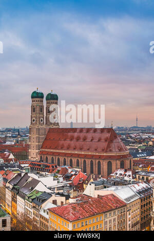 Die berühmte Frauenkirche in München, Deutschland Stockfoto