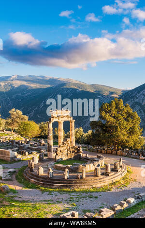 Die Ruinen der Tempel der Athena Pronaia in antiken Delphi, Griechenland Stockfoto