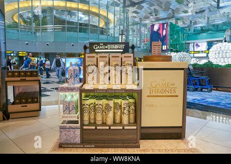 Singapur - ca. April 2019: Spiel der Throne Whiskys auf Anzeige am Changi Flughafen, Terminal 3 Stockfoto