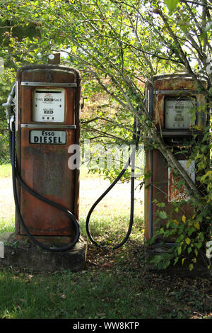 Gebrauchs Tankstellenpumpen in den USA Stockfoto