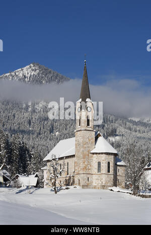 Ansicht der Evangelischen Kirche im Winter, Gosau, Salzkammergut, Oberösterreich, Österreich Stockfoto