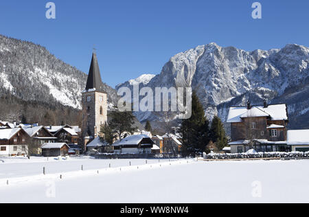 Anzeigen von Altaussee im Winter, Loser und Trisselwand Bergen im Hintergrund, Region Ausseerland, Salzkammergut, Steiermark, Österreich Stockfoto