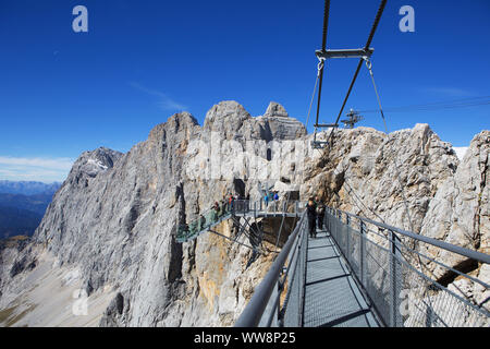 Sky Walk und Hängebrücke am Dachstein Bergstation Hunerkogel, Berg, in der Nähe von Ramsau, Steiermark, Oberösterreich, Österreich Stockfoto