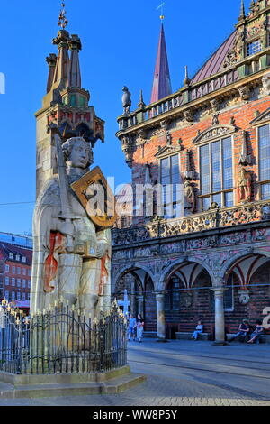 Roland vor dem Rathaus auf dem Marktplatz, Bremen, Bremen, Norddeutschland, Deutschland Stockfoto