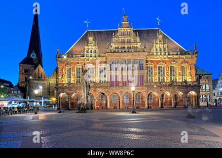 Rathaus und Roland Statue auf dem Marktplatz und den Turm der Liebfrauenkirche, Bremen, Land Bremen, Norddeutschland, Deutschland Stockfoto