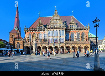 Rathaus und Roland Statue auf dem Marktplatz und den Turm der Liebfrauenkirche, Bremen, Land Bremen, Norddeutschland, Deutschland Stockfoto