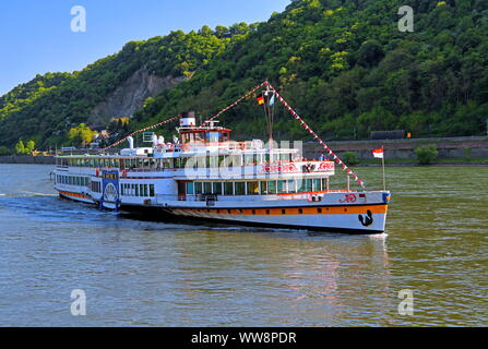 Ausflug Schiff, Raddampfer Goethe auf dem Rhein, Kaub, Mittelrheintal, Rheinland-Pfalz, West Germany, Deutschland Stockfoto