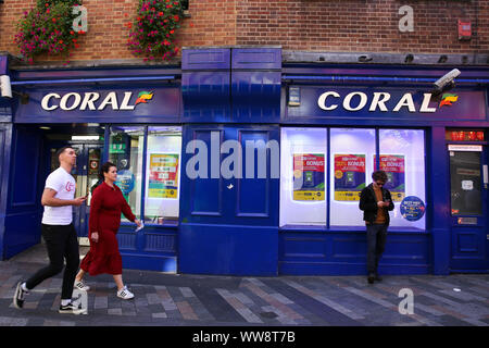 London, Großbritannien. 13 Sep, 2019. Coral, das Wetten Store ist in London gesehen. Credit: Dinendra Haria/SOPA Images/ZUMA Draht/Alamy leben Nachrichten Stockfoto