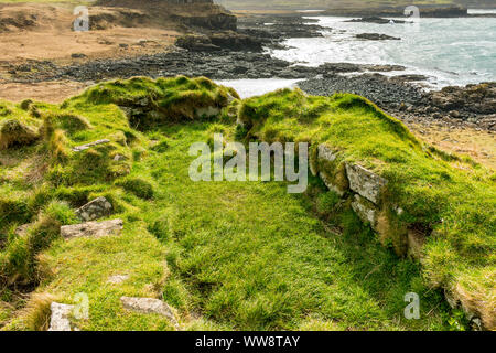 Die Reste von Dun Ara, eine mittelalterliche Burg, in der Nähe der Sorne, Isle of Mull, Schottland, Großbritannien. Auch Dinkel Dùn Ara. Stockfoto