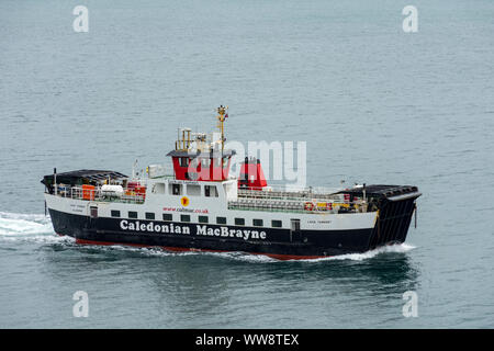 Der Caledonian MacBrayne Autofähre, die MV-Loch Tarbert, in der Nähe von Tobermory, Isle of Mull, Schottland, Großbritannien Stockfoto