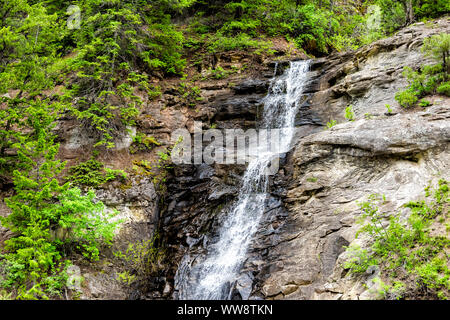 Kleiner Wasserfall closeup in Redstone, Colorado im Sommer Stockfoto