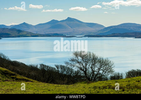 Die Ben mehr Hügel über Loch Tuath, Isle of Mull, Schottland, Großbritannien Stockfoto