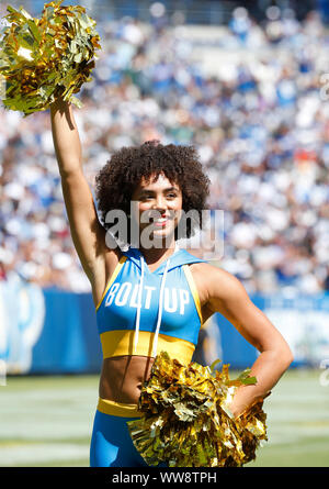 September 08, 2019 Los Angeles Ladegeräte Cheerleader in Aktion während der NFL Spiel zwischen der Los Angeles Ladegeräte und die Indianapolis Colts an Würde die Gesundheit Sport Park in Carson, Kalifornien. Charles Baus/CSM. Stockfoto