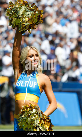 September 08, 2019 Los Angeles Ladegeräte Cheerleader in Aktion während der NFL Spiel zwischen der Los Angeles Ladegeräte und die Indianapolis Colts an Würde die Gesundheit Sport Park in Carson, Kalifornien. Charles Baus/CSM. Stockfoto