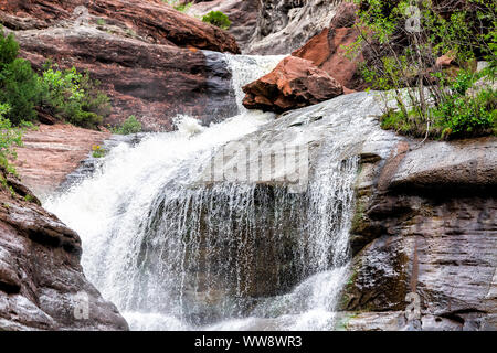 Hays Creek Falls Wasserfall abstrakt closeup in Redstone, Colorado im Sommer Stockfoto