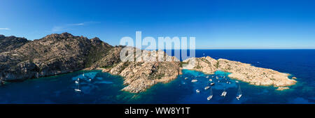 Atemberaubenden Panoramablick auf Cala Coticcio auch als Tahiti mit seinen felsigen Küsten und Strände, die vom türkisfarbenen Wasser gebadet cllear bekannt. Stockfoto