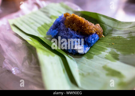 Street Food von Hat Yai Thailand lila Farbe Reis auf bokeh Hintergrund Stockfoto