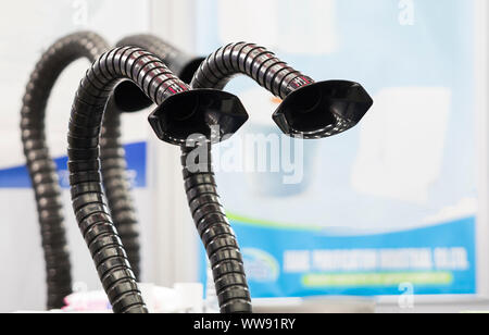 Kunststoff schwarz Haube eines industriellen Absaugung; Leitung Stockfoto