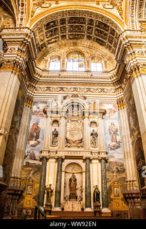 Das wunderschöne, handgefertigte Innere der Kathedrale von Granada, Granada, Spanien. Stockfoto