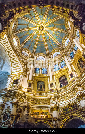 Das wunderschöne, handgefertigte Innere der Kathedrale von Granada, Granada, Spanien. Stockfoto