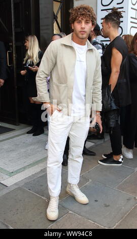 London, Großbritannien. 13 Sep, 2019. Eyal Booker nimmt an der London Fashion Week Frühjahr/Sommer 2020 Tag einer an Victoria House, Bloomsbury Square in London. Credit: SOPA Images Limited/Alamy leben Nachrichten Stockfoto