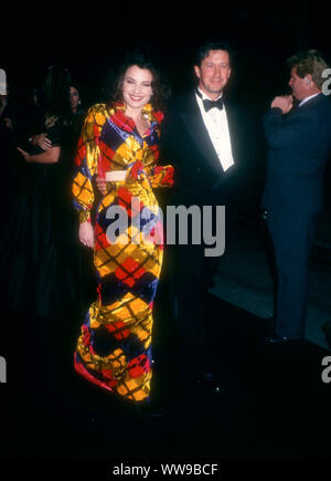 Century City, Kalifornien, USA, 7. Dezember 1994 Actres Fran Drescher und Schauspieler Charles Shaughnessy nehmen an der fünften jährlichen Feuer und Eis Ball die Revlon/UCLA Frauen Krebs Forschung Programm am 7. Dezember 1994 bei Twentieth Century Fox Studios in Century City, Kalifornien, USA zu profitieren. Foto von Barry King/Alamy Stock Foto Stockfoto