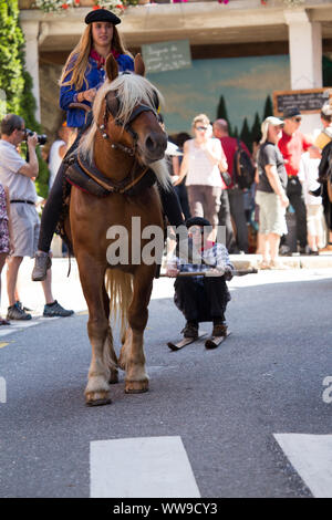 Dorffest in Flumet Stockfoto