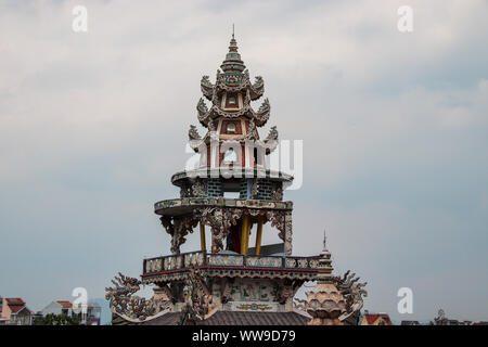 Linh Phuoc Pagode oder Ve Chai Pagode, buddhistische Heiligtum in Mosaik Kunst in Da Lat, Vietnam und kostenlos sowohl für Einheimische als auch für Touristen zu besuchen Stockfoto