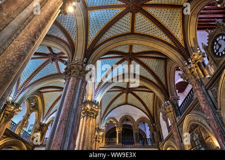 Dach Detail im Ticketing Hall des Chhatrapati Shivaji Maharaj Terminus, Mumbai, Indien, verkehrsreichsten Bahnhof stn der Stadt. Und ein UNESCO-Weltkulturerbe, geb.. Stockfoto