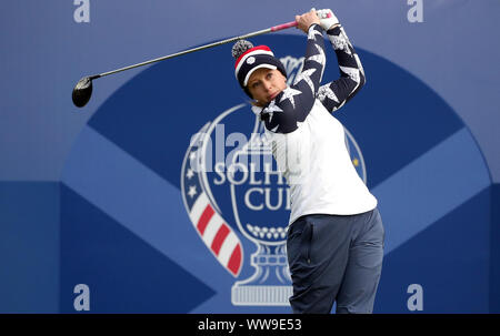 Das Team USA Morgan Pressel Stücke weg die 1. während der viererspiele Match an Tag zwei des Solheim Cup 2019 in Gleneagles Golf Club, Auchterarder. Stockfoto