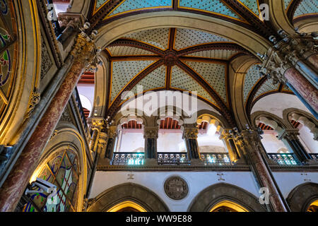 Dach Detail im Ticketing Hall des Chhatrapati Shivaji Maharaj Terminus, Mumbai, Indien, verkehrsreichsten Bahnhof stn der Stadt. Und ein UNESCO-Weltkulturerbe, geb.. Stockfoto