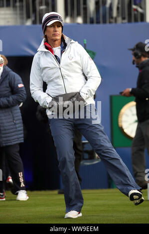 Team USA captain Juli Inkster am 1 T-Stück während des Viererspiele Match an Tag zwei des Solheim Cup 2019 in Gleneagles Golf Club, Auchterarder. Stockfoto