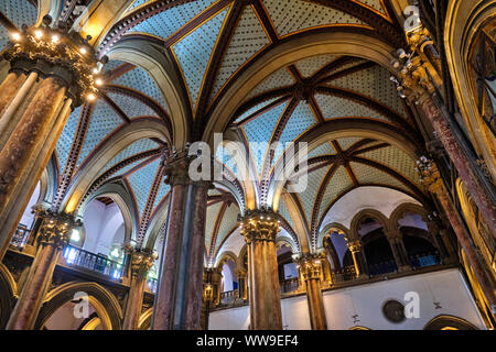 Dach Detail im Ticketing Hall des Chhatrapati Shivaji Maharaj Terminus, Mumbai, Indien, verkehrsreichsten Bahnhof stn der Stadt. Und ein UNESCO-Weltkulturerbe, geb.. Stockfoto