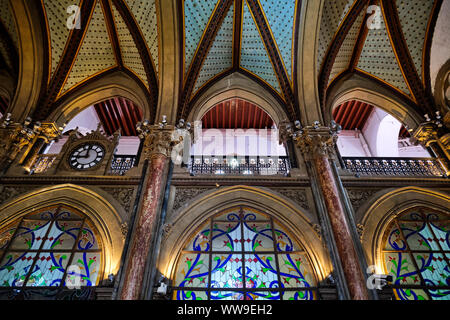 Dach Detail im Ticketing Hall des Chhatrapati Shivaji Maharaj Terminus, Mumbai, Indien, verkehrsreichsten Bahnhof stn der Stadt. Und ein UNESCO-Weltkulturerbe, geb.. Stockfoto