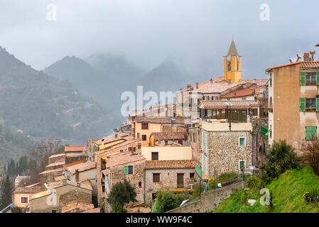 Sainte-Agnes im Süden Frankreichs, in der Nähe von Menton, wunderschönes Dorf auf den Klippen Stockfoto