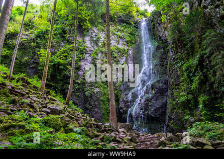 Deutschland, Magic Schwarzwald Wasserfall in unberührter Natur Landschaft namens burgbachwasserfall in grünen Paradies wie Landschaft Stockfoto