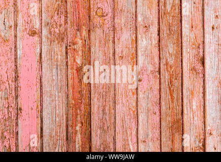 Alten rauhen Holzbrettern mit Rissen als Hintergrund. Holzbohlen Textur mit dem schäbigen roten Farbe Stockfoto