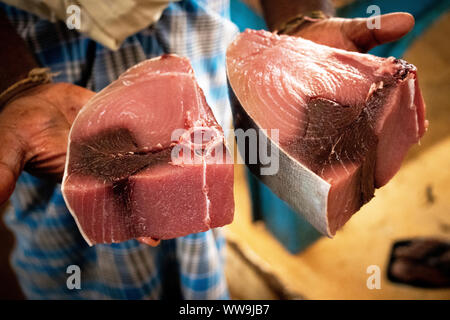 Große Scheibe rohen Fisch auf dem Fischmarkt closeup Stockfoto