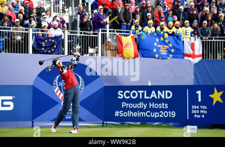 Das Team USA Jessica Korda-stücke weg die 1. während der viererspiele Match an Tag zwei des Solheim Cup 2019 in Gleneagles Golf Club, Auchterarder. Stockfoto