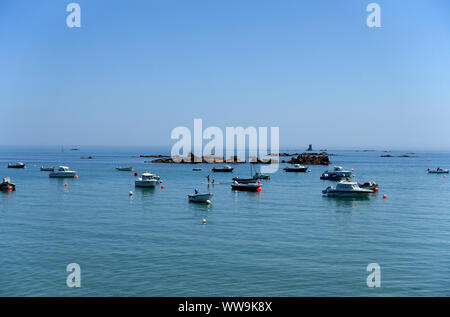 La Rocque, Jersey vom 23. Juli 2019: Boote im Hafen von La Rocque in Jersey, Channel Islands Stockfoto