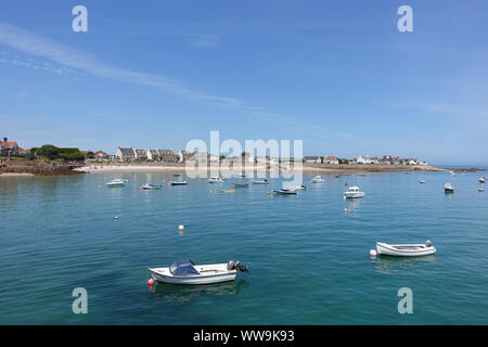 La Rocque, Jersey vom 23. Juli 2019: Boote im Hafen von La Rocque in Jersey, Channel Islands Stockfoto