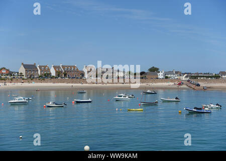 La Rocque, Jersey vom 23. Juli 2019: Boote im Hafen von La Rocque in Jersey, Channel Islands Stockfoto