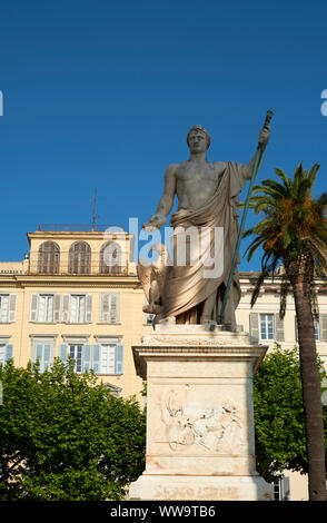 Die Statue von Napoleon als römischer Kaiser in Saint Nicholas Platz / Place Saint-Nicolas Bastia Korsika Frankreich. Stockfoto