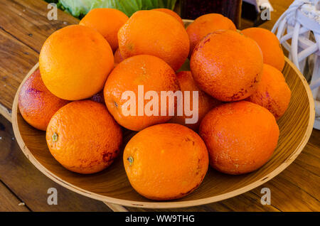 Schale von Orangen Stockfoto