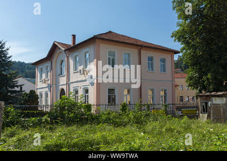 TRYAVNA, Bulgarien - Juli 6, 2018: Typische Straße in der Altstadt von Quedlinburg, Gabrovo, Bulgarien Stockfoto