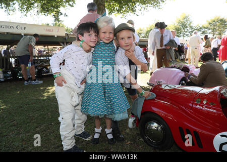 Goodwood, West Sussex, UK. 14. September 2019. Vor Settrington Cup Rennen Polnisch für ein Austin J40 Pedal car Am Goodwood Revival in Goodwood, West Sussex, UK. © Malcolm Greig/Alamy leben Nachrichten Stockfoto