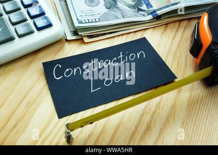 Baukredit Konzept. Maßband und Geld. Stockfoto