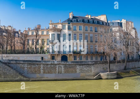 Paris, Blick auf die Ile Saint-Louis, Panorama auf die Dächer und Häuser mit Blick auf die Seine Stockfoto