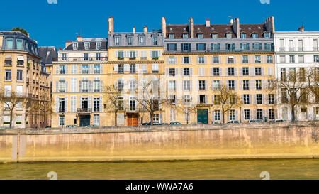 Paris, Blick auf die Ile Saint-Louis, Panorama auf die Dächer und Häuser mit Blick auf die Seine Stockfoto