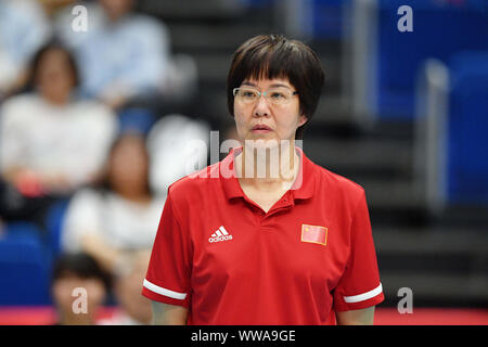 Kanagawa, Japan. Credit: MATSUO. 14 Sep, 2019. Lang Ping Haupttrainer (CHN) Volleyball: 2019 FIVB Volleyball der Frauen-WM erste Runde zwischen China 3-0 Südkorea an der Yokohama Arena in Kanagawa, Japan. Credit: MATSUO. K/LBA SPORT/Alamy leben Nachrichten Stockfoto